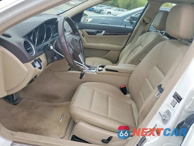 Zdjęcie 7 z 12 samochodu: 2014 MERCEDES-BENZ C 300 4MATIC VIN:WDDGF8AB9EA957245 - miniatura