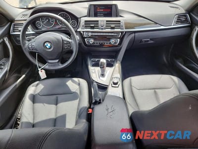 Zdjęcie 8 z 12 samochodu: 2018 BMW 320 I VIN:WBA8E1G59JNU90189 - miniatura