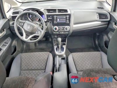 Zdjęcie 8 z 12 samochodu: 2017 HONDA FIT LX VIN:JHMGK5H55HS003626 - miniatura