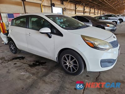 Czwarte zdjęcie samochodu z boku: 2013 KIA RIO LX VIN:KNADM4A33D6292846 - miniatura