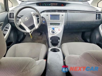 Zdjęcie 8 z 12 samochodu: 2015 TOYOTA PRIUS TWO VIN:JTDKN3DU9F0407235 - miniatura