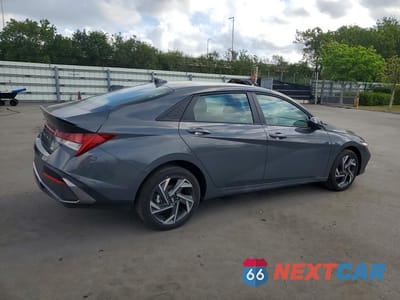 Trzecie zdjęcie samochodu z tyłu: 2025 HYUNDAI ELANTRA HYBRID SEL SPORT VIN:KMHLM4DJ5SU126180 - miniatura