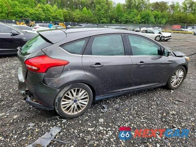 Trzecie zdjęcie samochodu z tyłu: 2015 FORD FOCUS TITANIUM VIN:1FADP3N21FL247274 - miniatura