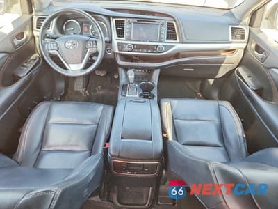 Zdjęcie 8 z 14 samochodu: 2019 TOYOTA HIGHLANDER XLE VIN:5TDJZRFH7KS583274 - miniatura