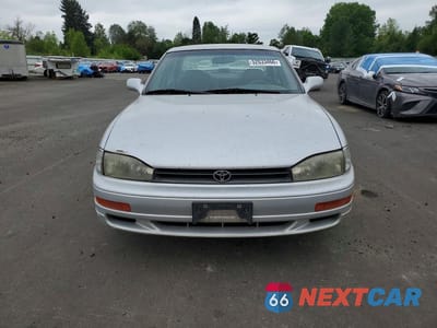 Piąte zdjęcie samochodu w środku: 1993 TOYOTA CAMRY LE VIN:JT2SK12E9P0119153 - miniatura