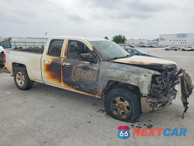 Czwarte zdjęcie samochodu z boku: 2015 CHEVROLET SILVERADO C1500 LT VIN:1GCRCRECXFZ257547 - miniatura