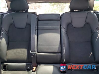 Zdjęcie 10 z 13 samochodu: 2018 VOLVO XC60 T5 R-DESIGN VIN:YV4102RM6J1023927 - miniatura