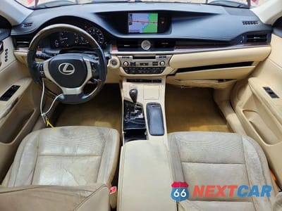 Zdjęcie 8 z 12 samochodu: 2013 LEXUS ES 350 VIN:JTHBK1GG2D2080776 - miniatura