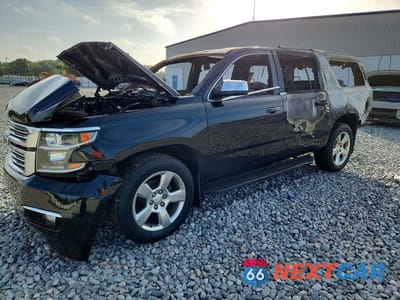 2017 CHEVROLET SUBURBAN K1500 PREMIER 1GNSKJKC4HR389403 - główne zdjęcie licytacji z USA - miniatura
