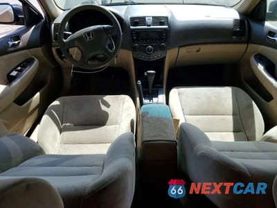 Zdjęcie 8 z 12 samochodu: 2005 HONDA ACCORD LX VIN:1HGCM564X5A178316 - miniatura