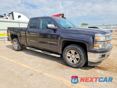 Czwarte zdjęcie samochodu z boku: 2015 CHEVROLET SILVERADO C1500 LT VIN:1GCRCREC6FZ349237 - miniatura