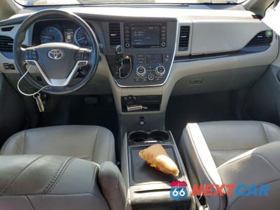 Zdjęcie 8 z 13 samochodu: 2019 TOYOTA SIENNA XLE 8-PASSENGER VIN:5TDYZ3DC0KS979985 - miniatura