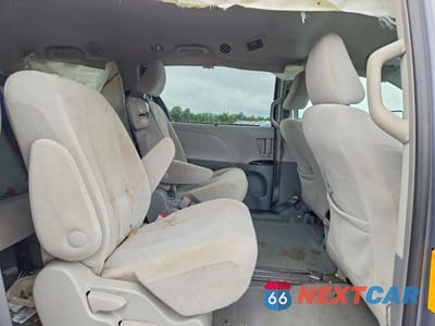 Zdjęcie 11 z 13 samochodu: 2013 TOYOTA SIENNA LE VIN:5TDKK3DCXDS390973 - miniatura