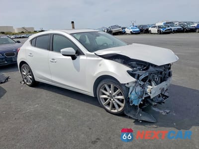 Czwarte zdjęcie samochodu z boku: 2017 MAZDA 3 GRAND TOURING VIN:JM1BN1M30H1135019 - miniatura