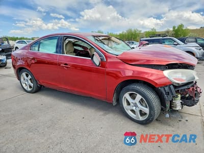 Czwarte zdjęcie samochodu z boku: 2013 VOLVO S60 T5 VIN:YV1612FH3D2185942 - miniatura