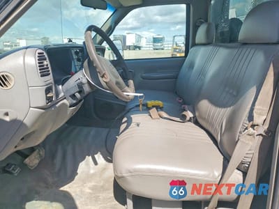 Zdjęcie 7 z 12 samochodu: 2001 CHEVROLET SILVERADO DUMP TRUCK VIN:3GBKC34G51M100073 - miniatura
