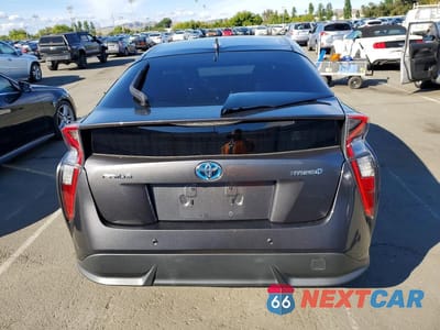 Zdjęcie 6 z 12 samochodu: 2018 TOYOTA PRIUS THREE TOURING VIN:JTDKARFU8J3065912 - miniatura