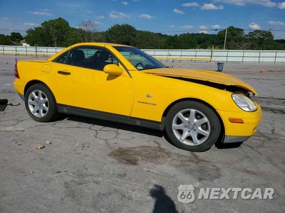 Czwarte zdjęcie samochodu z boku: 1998 MERCEDES-BENZ SLK 230 KOMPRESSOR VIN:WDBKK47F2WF073170 - miniatura