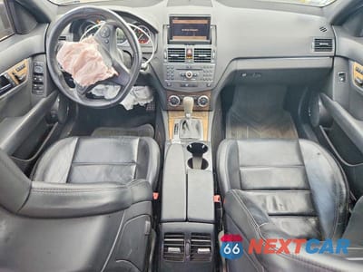 Zdjęcie 8 z 12 samochodu: 2010 MERCEDES-BENZ C 63 AMG VIN:WDDGF7HB6AF429434 - miniatura