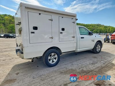 Trzecie zdjęcie samochodu z tyłu: 2020 RAM 1500 TRADESMAN REFRIGERATED BOX TRUCK VIN:3C6JR6DG8LG204802 - miniatura