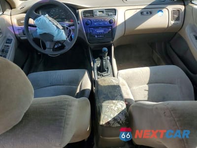 Zdjęcie 8 z 12 samochodu: 2001 HONDA ACCORD LX VIN:1HGCG554X1A017810 - miniatura