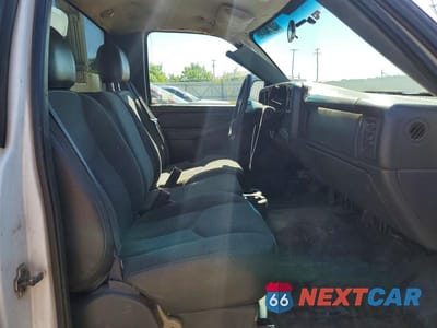 Zdjęcie 10 z 12 samochodu: 2006 GMC SIERRA C2500 HEAVY DUTY VIN:1GTHC24U76E228690 - miniatura