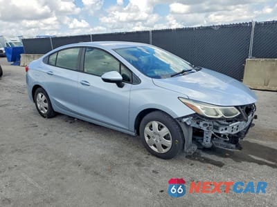 Czwarte zdjęcie samochodu z boku: 2018 CHEVROLET CRUZE LS VIN:1G1BC5SM1J7208807 - miniatura