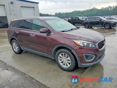 Czwarte zdjęcie samochodu z boku: 2016 KIA SORENTO LX VIN:5XYPG4A36GG140813 - miniatura