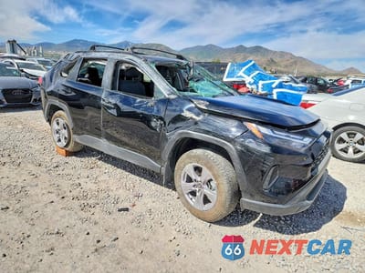 Czwarte zdjęcie samochodu z boku: 2025 TOYOTA RAV4 XLE VIN:2T3P1RFV2SW585973 - miniatura