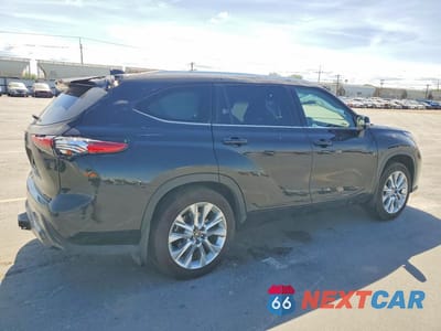 Trzecie zdjęcie samochodu z tyłu: 2022 TOYOTA HIGHLANDER HYBRID LIMITED VIN:5TDXBRCH1NS550472 - miniatura