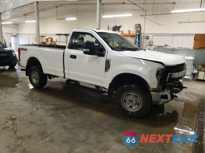 Czwarte zdjęcie samochodu z boku: 2019 FORD F250 SUPER DUTY VIN:1FTBF2B63KEF04181 - miniatura