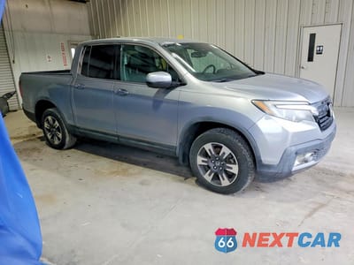 Czwarte zdjęcie samochodu z boku: 2017 HONDA RIDGELINE RTL VIN:5FPYK3F7XHB006086 - miniatura