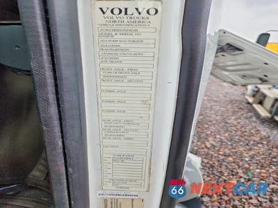 Zdjęcie 10 z 10 samochodu: 2016 VOLVO VNL SEMI TRUCK VIN:4V4NC9EH5GN942160 - miniatura