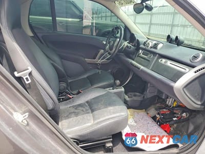 Zdjęcie 10 z 12 samochodu: 2014 SMART FORTWO VIN:WMEEJ9AA4EK787658 - miniatura