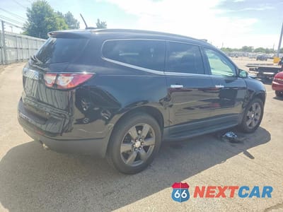 Trzecie zdjęcie samochodu z tyłu: 2017 CHEVROLET TRAVERSE LT VIN:1GNKRHKD0HJ305007 - miniatura