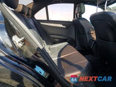 Zdjęcie 10 z 12 samochodu: 2013 MERCEDES-BENZ C 250 VIN:WDDGF4HB5DR242722 - miniatura