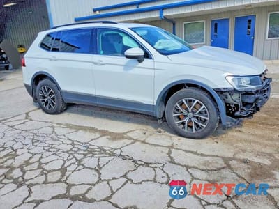 Czwarte zdjęcie samochodu z boku: 2020 VOLKSWAGEN TIGUAN SE VIN:3VV2B7AX3LM002643 - miniatura