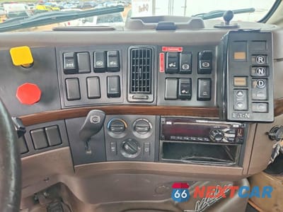 Zdjęcie 9 z 10 samochodu: 2017 VOLVO VNL SEMI TRUCK VIN:4V4N39TG9HN988098 - miniatura
