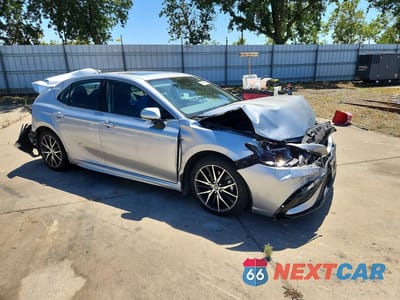Czwarte zdjęcie samochodu z boku: 2022 TOYOTA CAMRY SE VIN:4T1T11AK7NU624048 - miniatura
