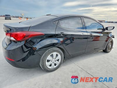 Trzecie zdjęcie samochodu z tyłu: 2016 HYUNDAI ELANTRA SE VIN:KMHDH4AE8GU636532 - miniatura