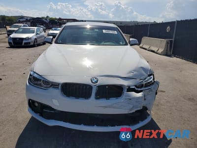 Piąte zdjęcie samochodu w środku: 2018 BMW 320 I VIN:WBA8E1G59JNU91293 - miniatura