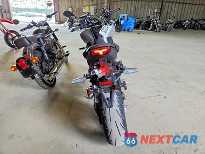 Czwarte zdjęcie samochodu z boku: 2022 YAMAHA MT09 D VIN:JYARN72E8NA000898 - miniatura