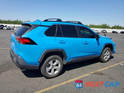 Trzecie zdjęcie samochodu z tyłu: 2019 TOYOTA RAV4 XLE VIN:JTMW1RFV4KD037594 - miniatura