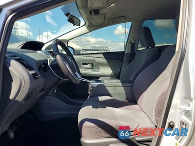 Zdjęcie 7 z 12 samochodu: 2013 TOYOTA PRIUS V THREE VIN:JTDZN3EU1D3197433 - miniatura