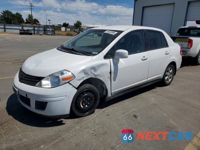 2010 NISSAN VERSA 1.8 S 3N1BC1APXAL424150 - główne zdjęcie licytacji z USA - miniatura
