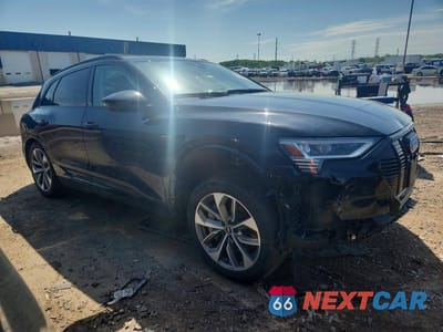 Czwarte zdjęcie samochodu z boku: 2021 AUDI E-TRON PREMIUM PLUS VIN:WA1LAAGE1MB020277 - miniatura