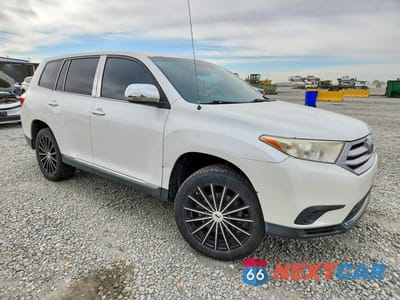 Czwarte zdjęcie samochodu z boku: 2012 TOYOTA HIGHLANDER BASE VIN:5TDZA3EH8CS019739 - miniatura