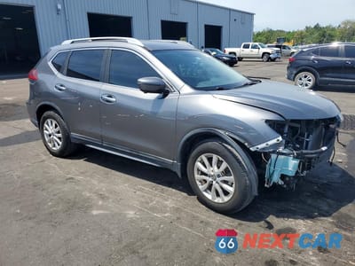 Czwarte zdjęcie samochodu z boku: 2018 NISSAN ROGUE SV VIN:5N1AT2MT5JC701110 - miniatura