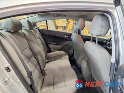 Zdjęcie 10 z 12 samochodu: 2016 KIA FORTE LX VIN:KNAFK4A64G5524308 - miniatura