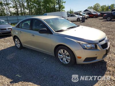 Czwarte zdjęcie samochodu z boku: 2014 CHEVROLET CRUZE LS VIN:1G1PA5SH2E7461509 - miniatura